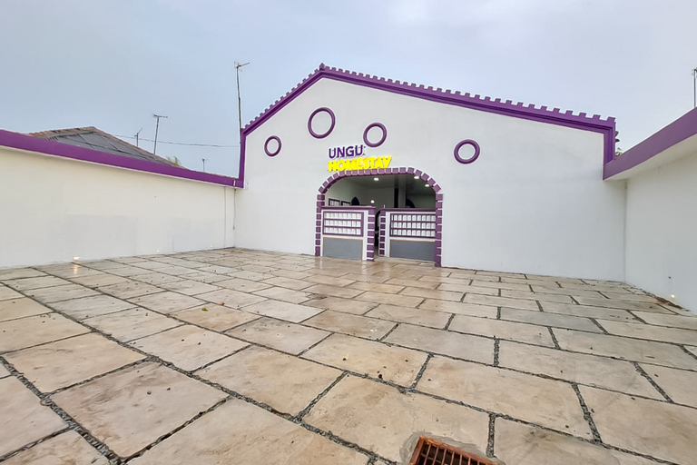 Exterior & Views 2, RedDoorz @ Jalan Ahmad Yani Karawang, Karawang