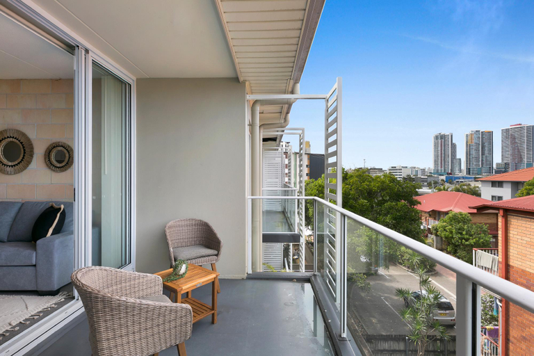 Others 5, Sleek Apartment with Pool and Rooftop Terrace, Gold Coast