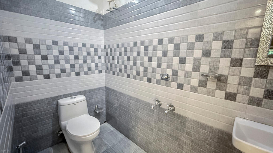 Bathroom 4, Pine Beach House, Alappuzha