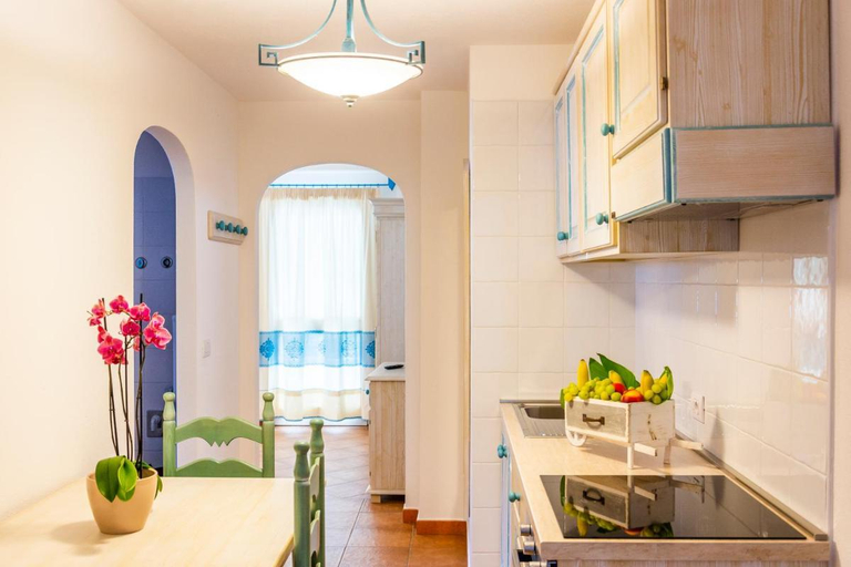 Kitchen 4, Charming Baia Marina Apartments with Stunning View 1 bedroom apartment sleeps 4, Nuoro