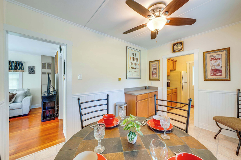 Dining 4, Como Cottage - Stay for 6!, Walworth