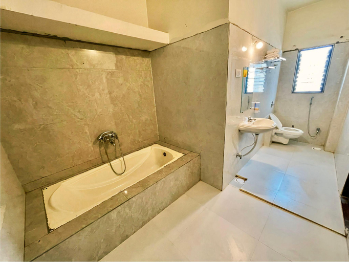 Bathroom 3, Hotel SP Majestic , Solapur