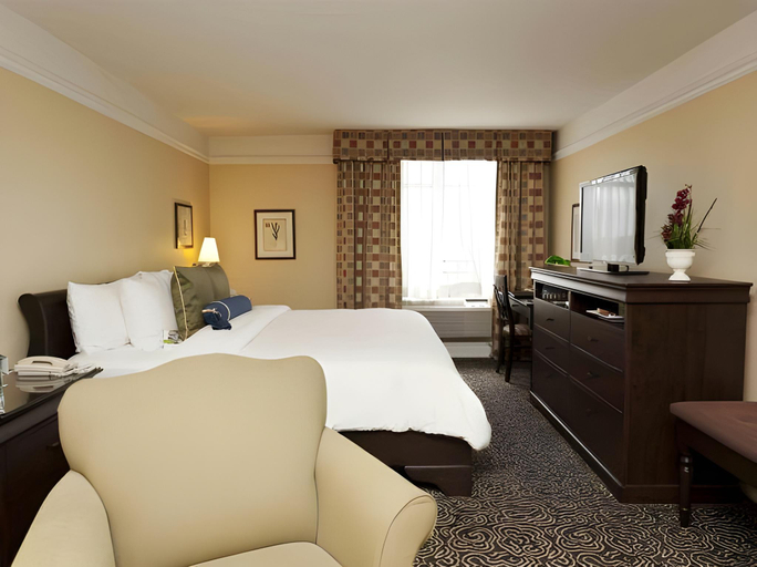 Bedroom 2, Le St-Martin Hotel & Suites, Laval