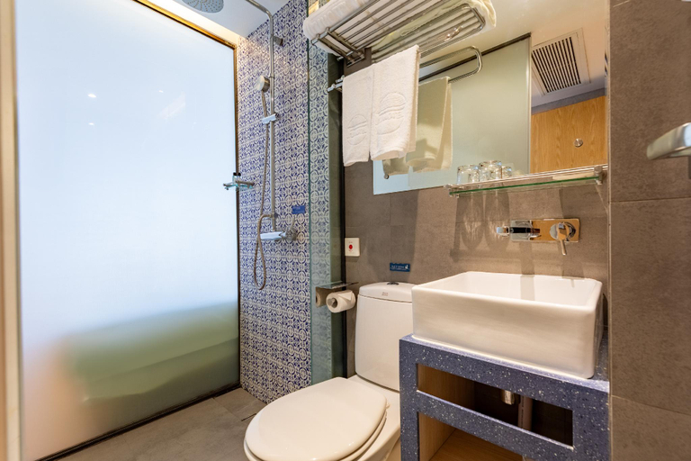 Bathroom 5, IFU Hotel, Macao