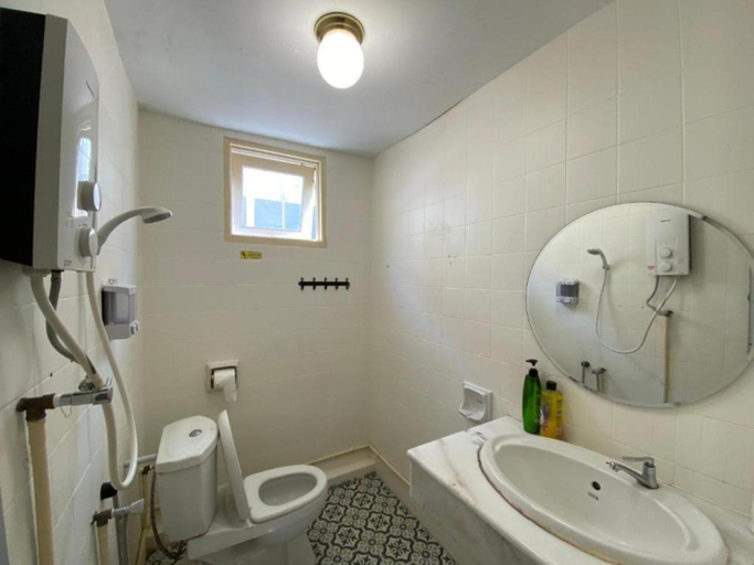 Bathroom 5, Aurora Court Service Apartment, Penang Island