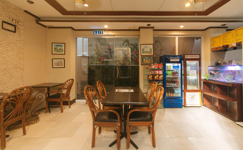 Food & Drinks 5, Reddoorz near Landers Superstore Cebu City, Cebu City