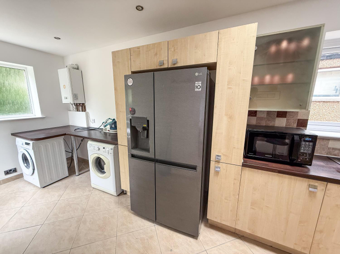 Kitchen 3, Bassetts House - Mins to Central London, London