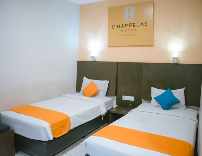 Cihampelas Hotel 1 - Tap to explore photos