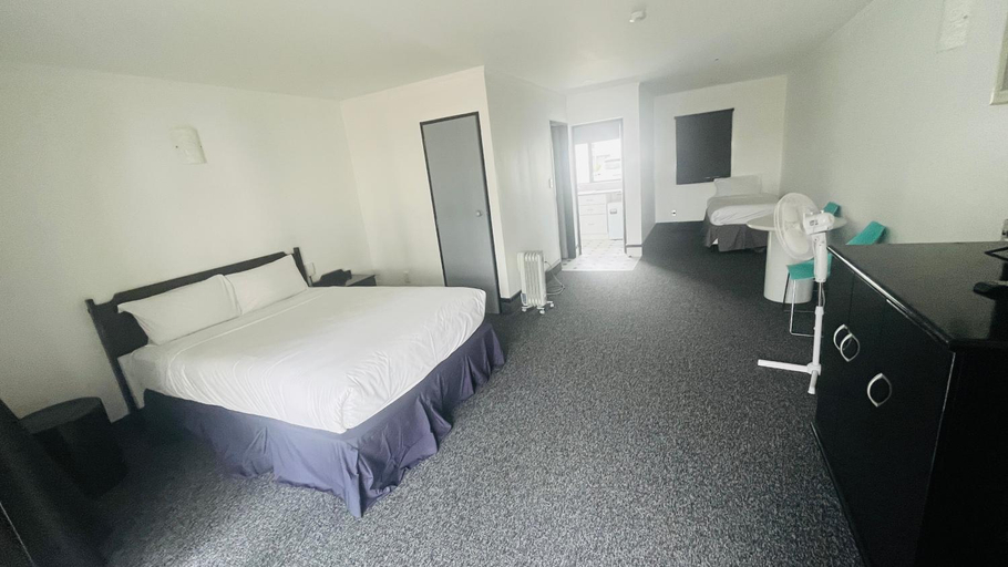 Bedroom 2, Alcamo Hotel, Hamilton