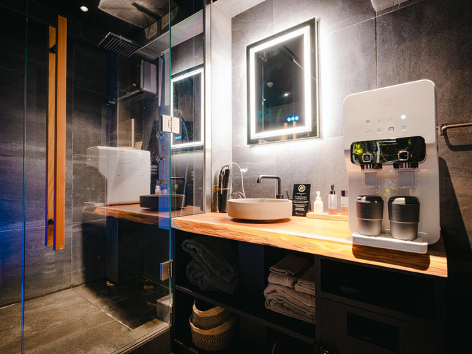 Bathroom 4, Giraffe Tenjin Tsune, Fukuoka