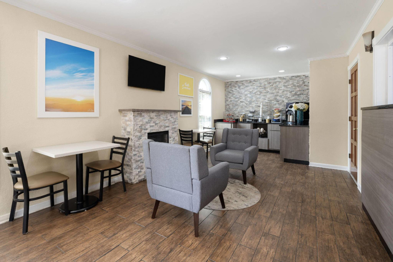 Public Area 2, Days Inn by Wyndham Canton, Cherokee