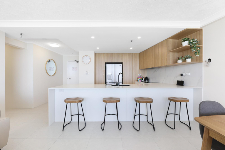 Kitchen 5, Beachfront Stylish Apartment with Ocean Views, Gold Coast