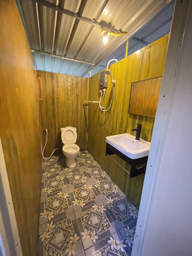 Bathroom 3, Amornkeeree Khao Sok Camping, Phanom