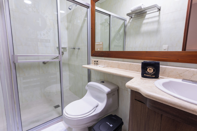 Bathroom 4, Hotel Sauces Del Estadio, Medellín