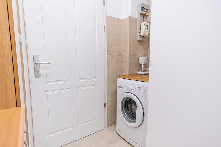 Bathroom 2, Bright Apartment Near Wiener Stadthalle, Wien
