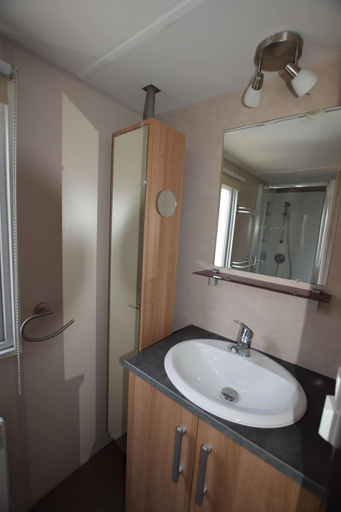 Bathroom 4, Domaine le Clos des Capitelles, Gard