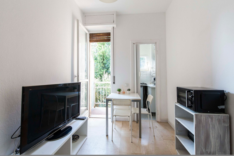 Room 5, Zumbini 42 in Milano, Milano
