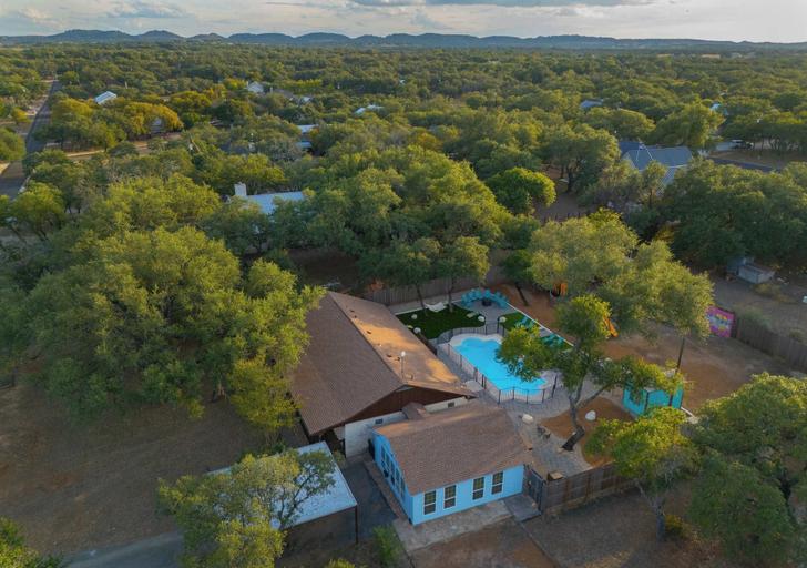 Exterior 5, Jungle Haven, Heated Pool, Fun for 12, Blanco