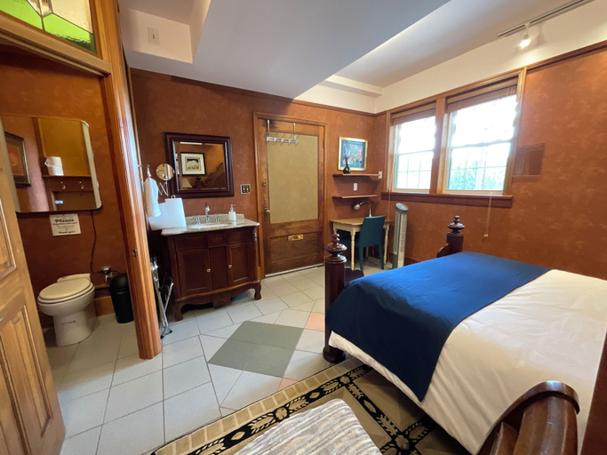 Room 3, Blackbird Glen Bed and Breakfast, Central Okanagan