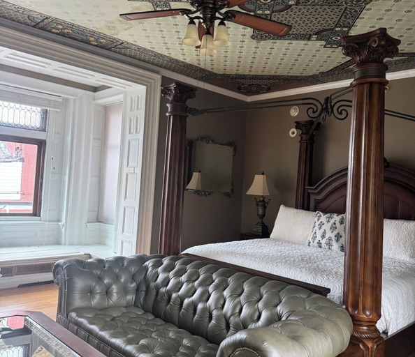Room 3, Villagio Boutique Hotel, Allegheny