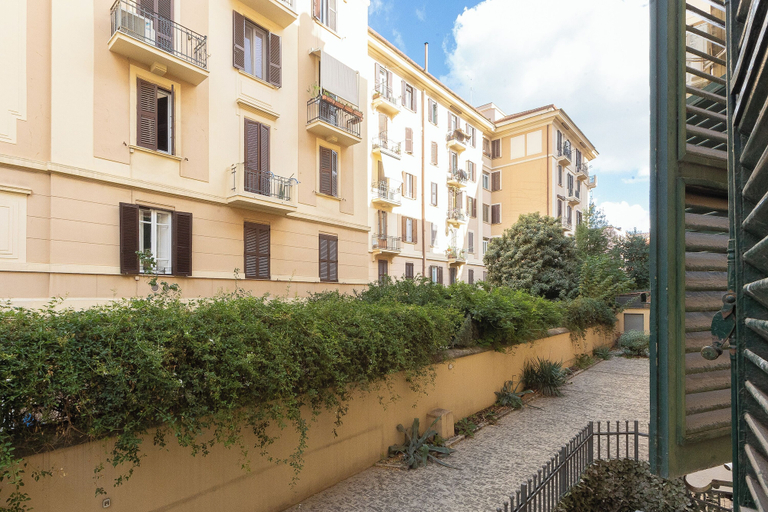 Courtyard view, Rental in Rome Faleria Apartment, Roma