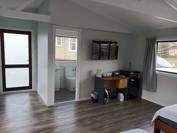 Living area 4, 4 Double Beds and 2 Sofa Bed chalet, Rotorua