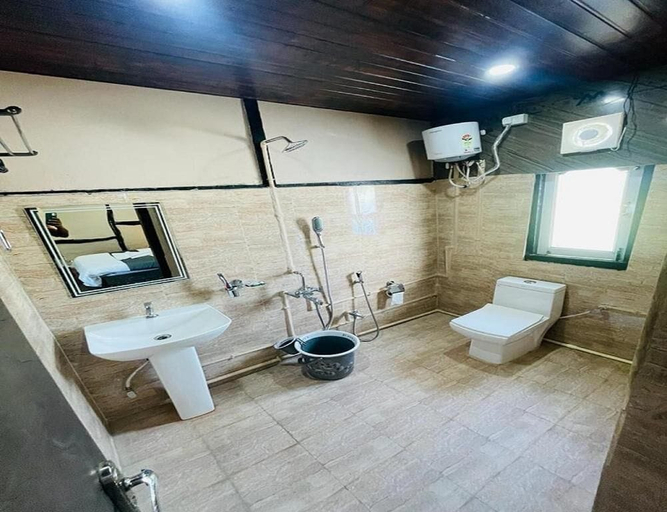 Bathroom 3, Daosri The Inn, Baksa