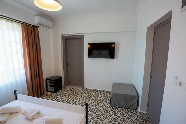 Room 3, Sefa Çamlı Palas, Ayvalık