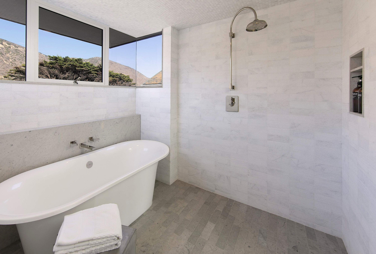 Bathroom 3, Rincon Refuge Beachfront for 6, Ventura