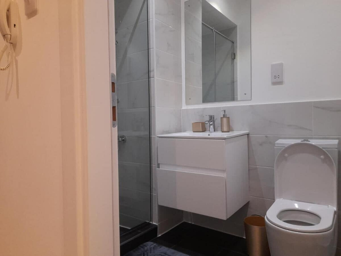 Bathroom 3, Cozy Nuggets at Embassy Gardens, Accra