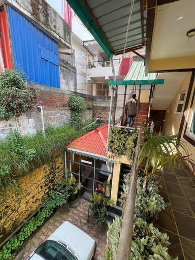 Others 5, Essar Cottage, The Nilgiris