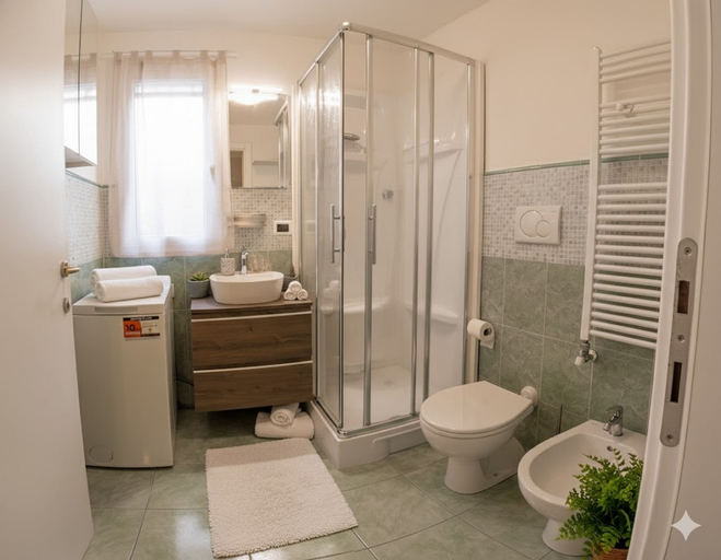 Bathroom 2, Littardi Smart Suite, Imperia