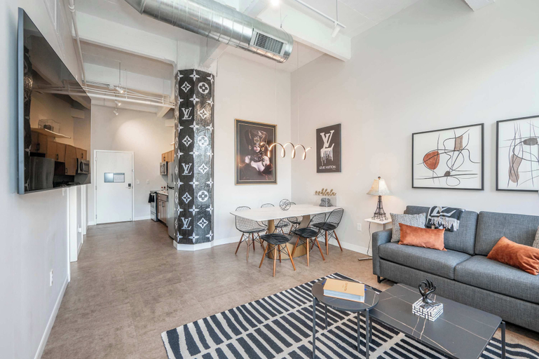 Living area 2, The 333 Suites 301 - Suite for 6, Hamilton