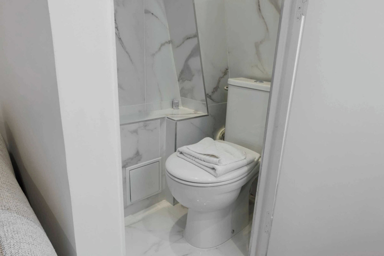 Bathroom 2, Appartement in the Heart of Paris Eiffel Tower, Paris