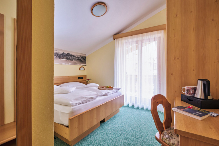 Bedroom 2, BERG HOTEL LATEMAR SPITZE, Trento