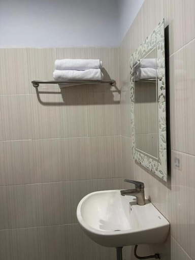 Bathroom 2, New Mekar Jaya Hotel, Badung