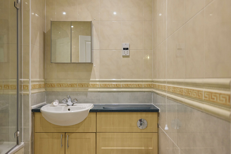 Bathroom 2, Lapwing Court Retreat, London