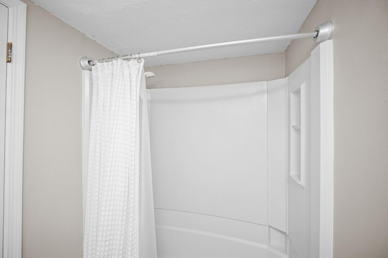 Bathroom 3, The Cove 205b, Baldwin