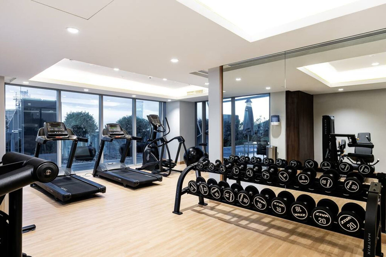Room 5, Premium Corner Apt 1BD in Jone w Canal View, Dubai
