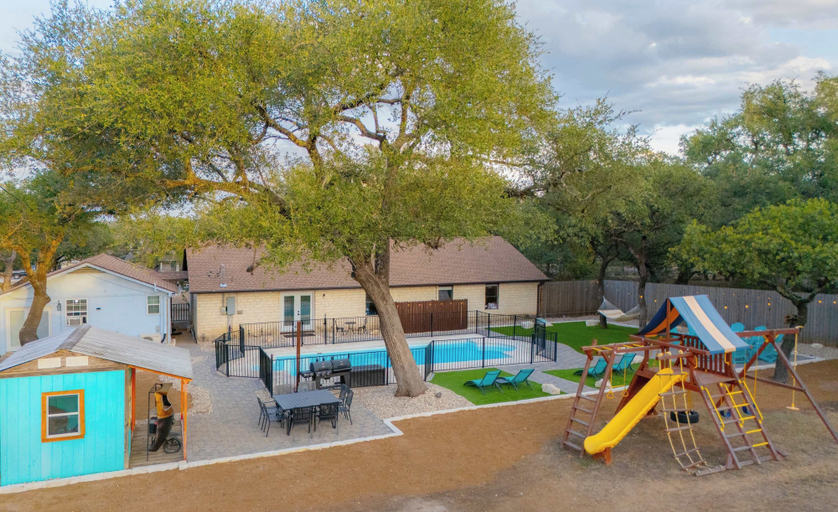 Children's area, Jungle Haven, Heated Pool, Fun for 12, Blanco