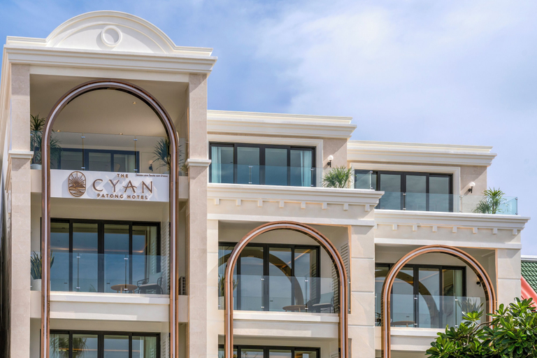Exterior & Views