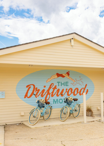Exterior & Views 2, Driftwood Motel, Hancock