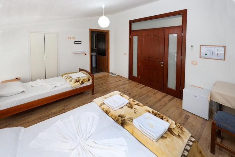 Bedroom 4, Hotel Familja, Beratit