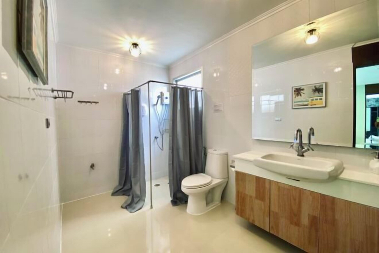 Bathroom 4, Art Maldives Pattaya Villa, Sattahip