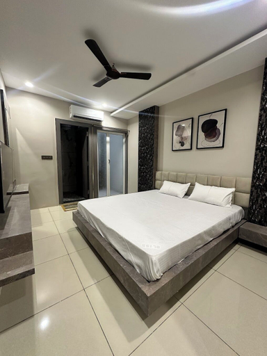 Room 4, Hotel Rajshree Inn, Ujjain