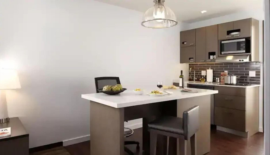 Private kitchen 3, Hyatt House Fresno Campus Pointe, Fresno