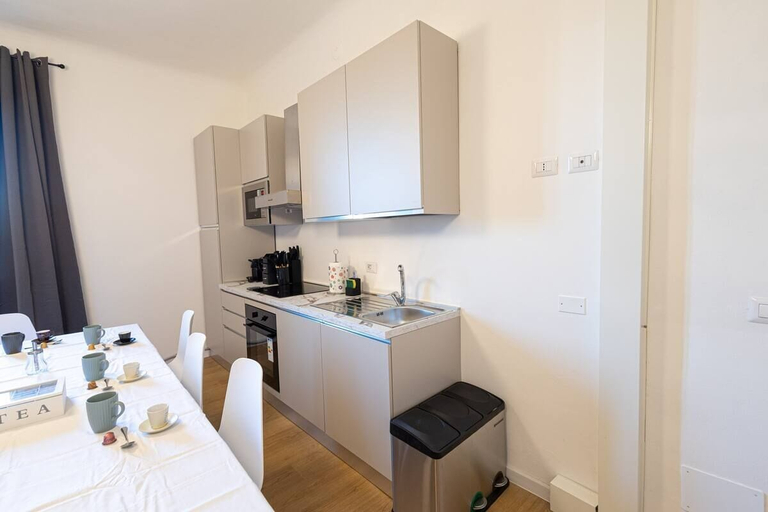 Private kitchen 5, [Modern] 2BR/2BA • Metro Access • 12min Duomo, Milano