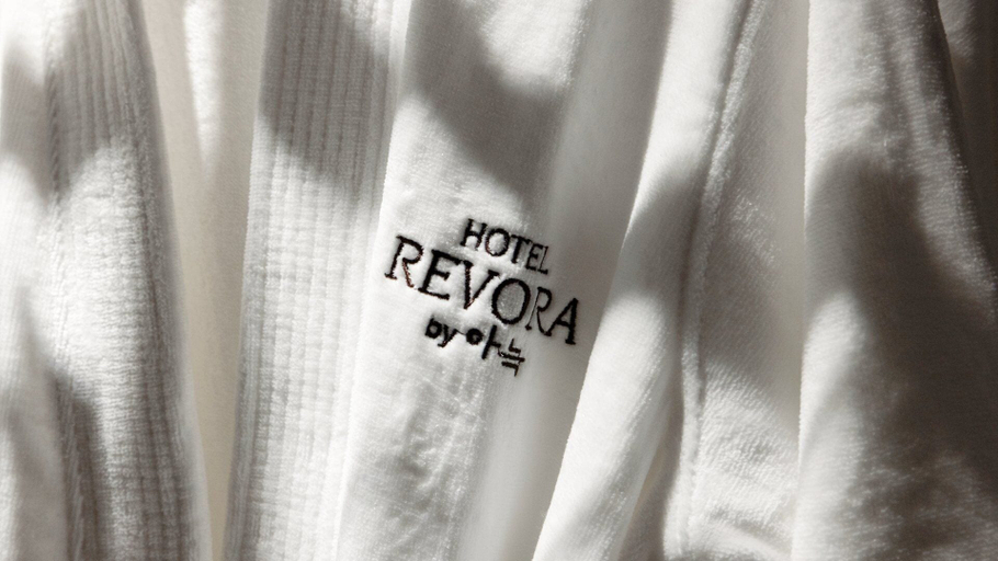 Room 4, Suwon Haenggung-dong Revora Hotel, Suwon