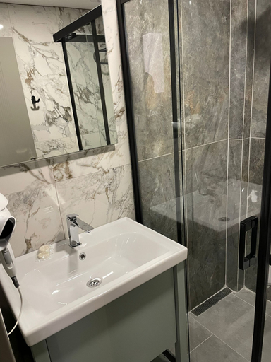 Bathroom 5, Grand Cennet Beach Hotel, Edremit