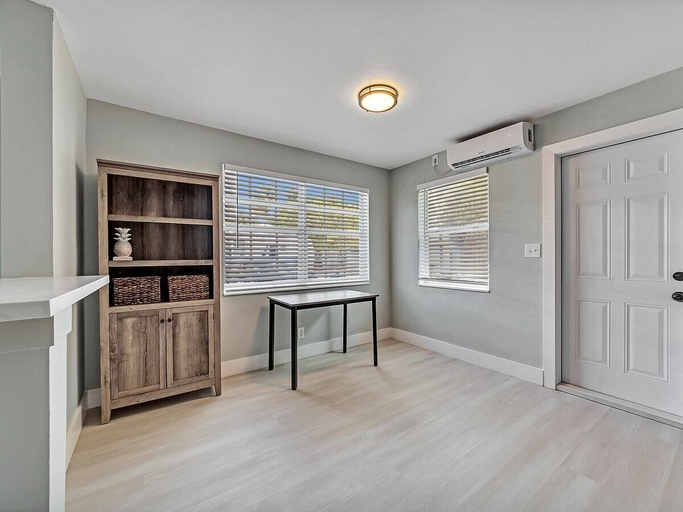 Others 4, Cozy 1BR Seaside, Steps to Hollywood Beach & More, Broward